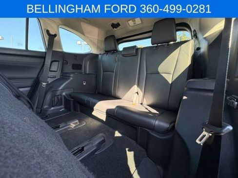 Used 2024 Toyota Highlander XLE image 34