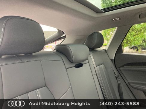 Used 2025 Audi Q5 Premium w/ Convenience Package image 27