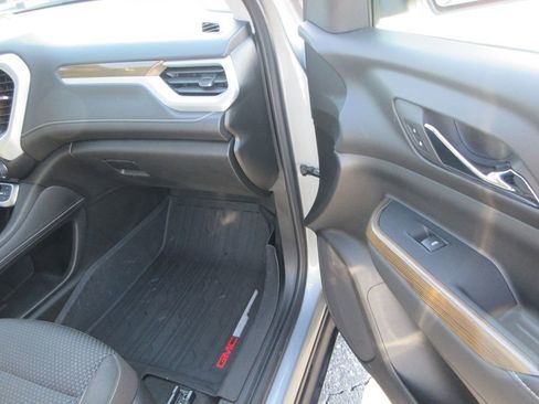 Used 2023 GMC Acadia SLE w/ Driver Convenience Package image 19