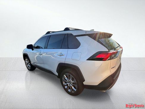 Used 2022 Toyota RAV4 Limited FWD image 3