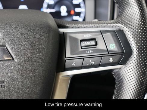 Used 2024 Mitsubishi Outlander SE Black Edition image 10