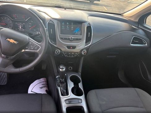 Used 2018 Chevrolet Cruze LT w/ Convenience Package image 13
