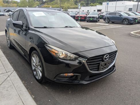 Used 2017 MAZDA MAZDA3 Touring w/ Popular Equipment Package FWD image 8