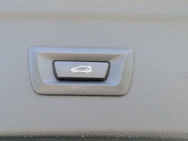Used 2025 BMW iX xDrive50 w/ Premium Package AWD/4WD image 14