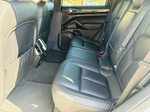 Used 2016 Porsche Cayenne AWD/4WD image 12