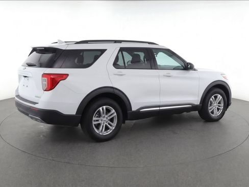 Used 2020 Ford Explorer XLT w/ Equipment Group 202A RWD image 4