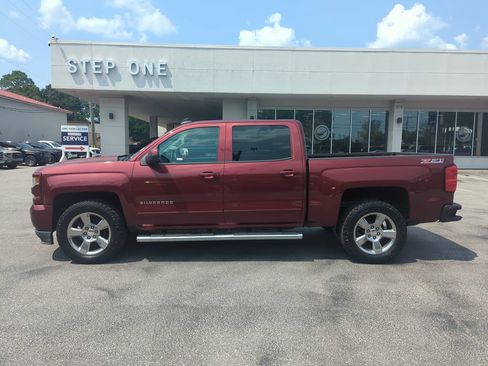 Used 2017 Chevrolet Silverado 1500 LT w/ All Star Edition AWD/4WD image 3