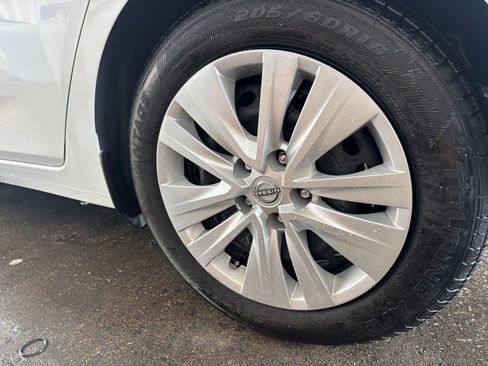 Used 2025 Nissan Sentra S image 28