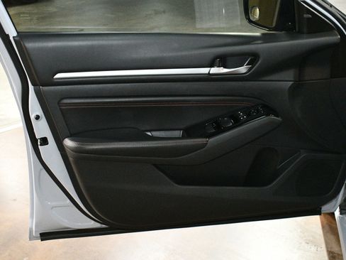 Used 2023 Nissan Altima 2.5 SR FWD image 43