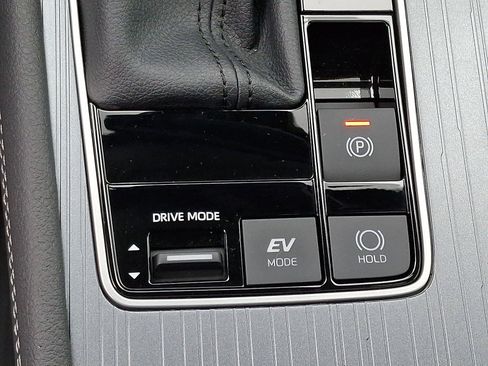 Certified 2025 Toyota Sienna XLE AWD/4WD image 26