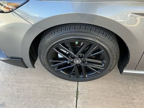 Used 2025 Toyota Camry SE w/ Convenience Package image 9