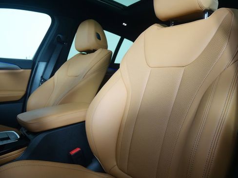 Certified 2025 BMW X4 xDrive30i image 10