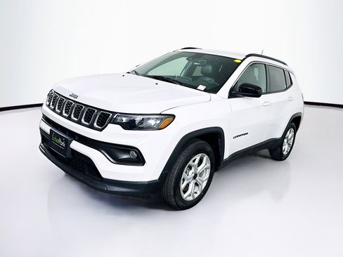 Used 2025 Jeep Compass Latitude image 3