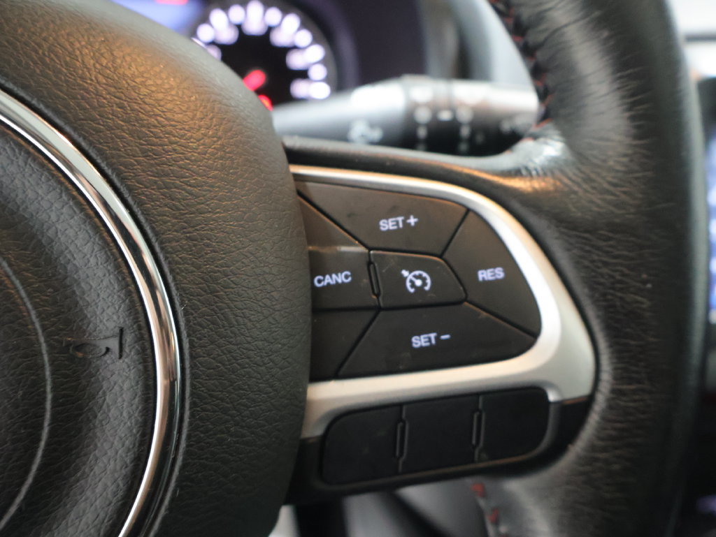 Used 2019 Jeep Renegade Trailhawk AWD/4WD image 35