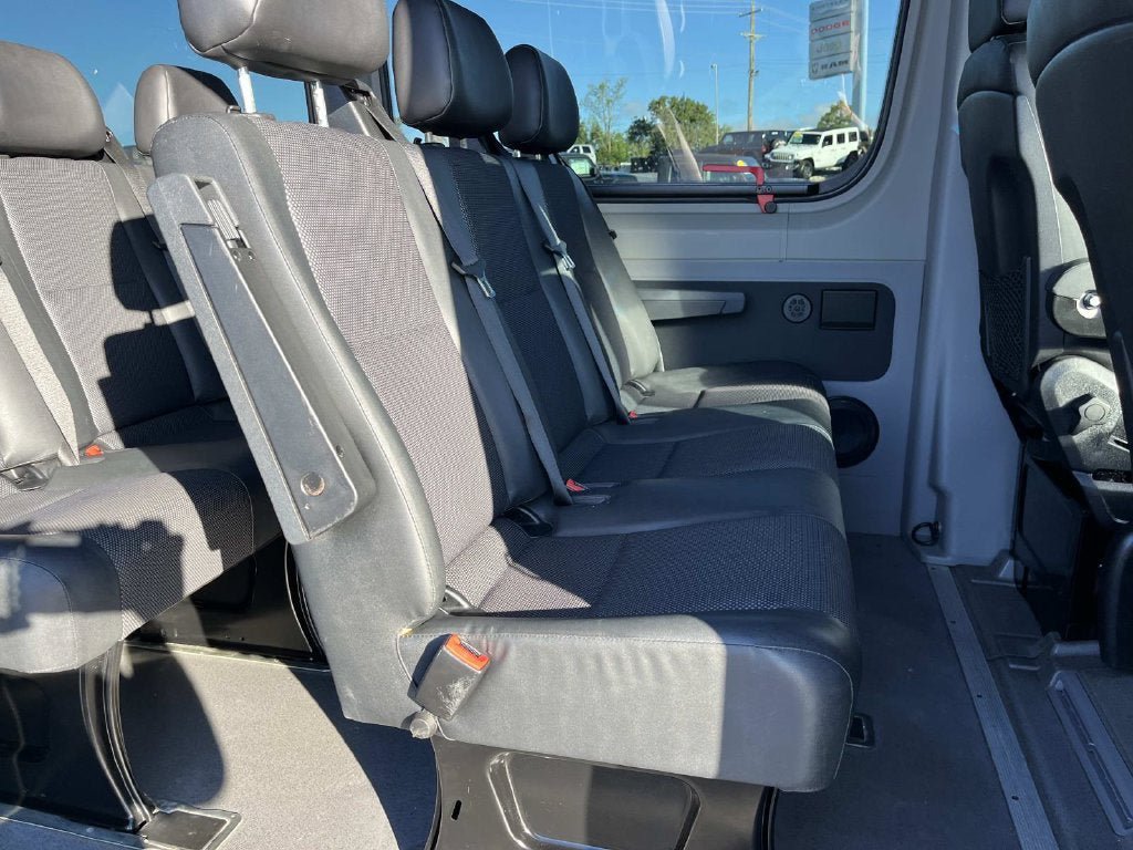 Used 2015 Mercedes-Benz Sprinter 2500 image 18