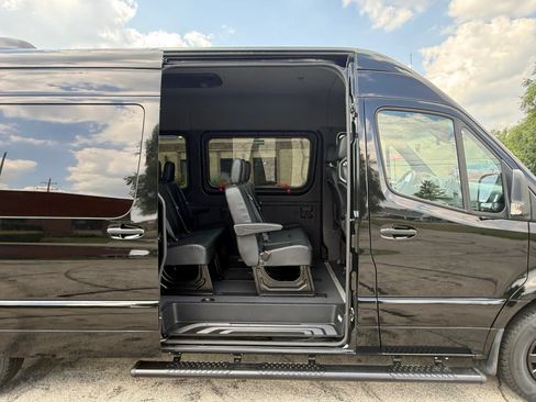 Used 2024 Mercedes-Benz Sprinter 2500 image 12