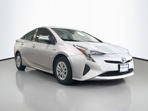 Used 2016 Toyota Prius Two image 1