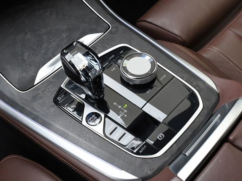 Used 2022 BMW X5 xDrive40i w/ M Sport Package image 21