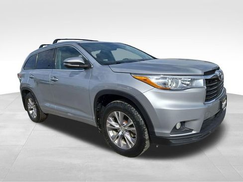 Used 2015 Toyota Highlander XLE AWD/4WD image 1