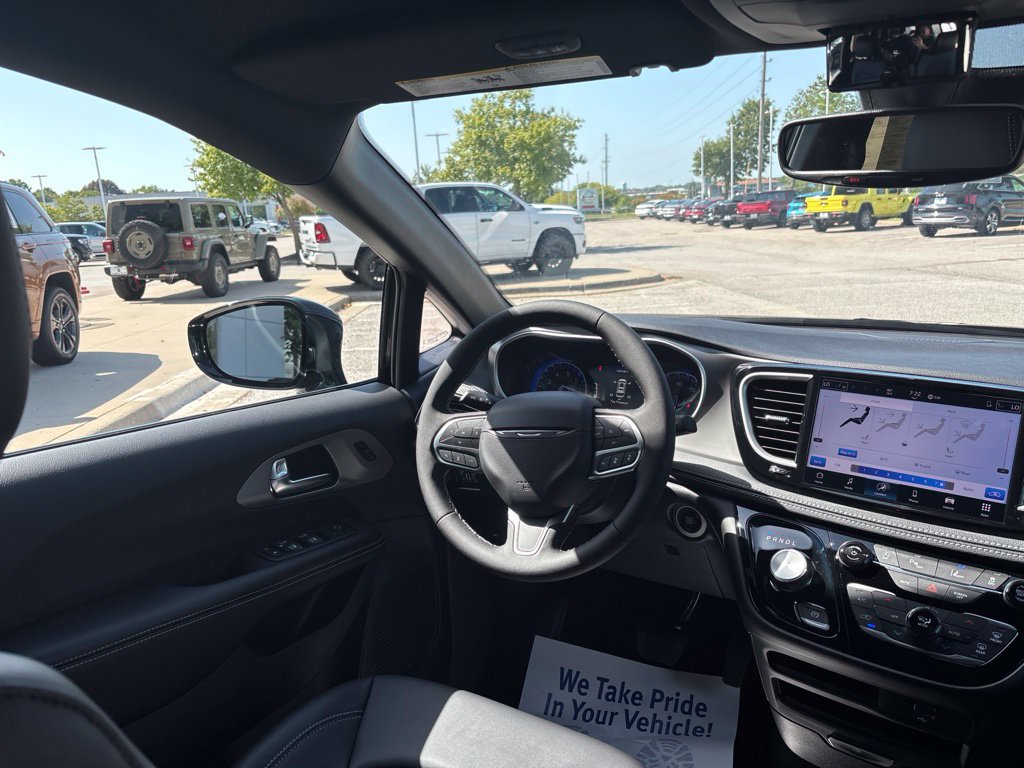 New 2027 Chrysler Pacifica Select FWD image 23