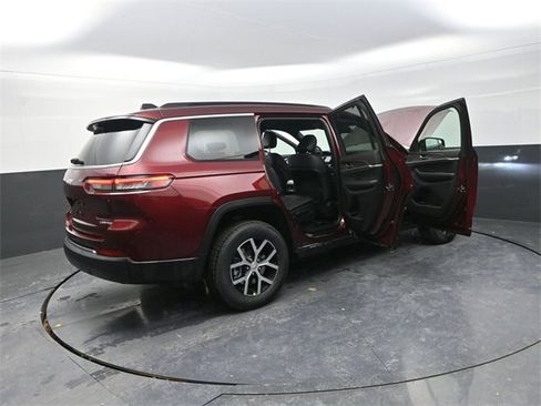 New 2025 Jeep Grand Cherokee L Limited image 31