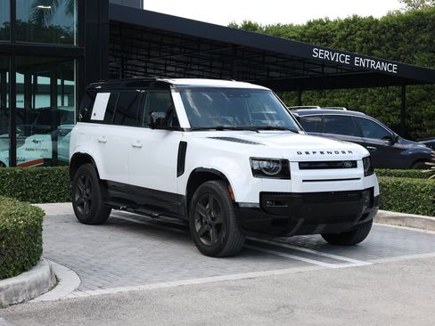 Used 2023 Land Rover Defender 110 X-Dynamic SE AWD/4WD image 2