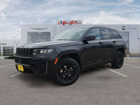 New 2026 Jeep Grand Cherokee Altitude image 1
