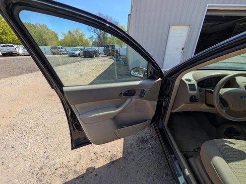 Used 2006 Ford Focus S FWD image 22