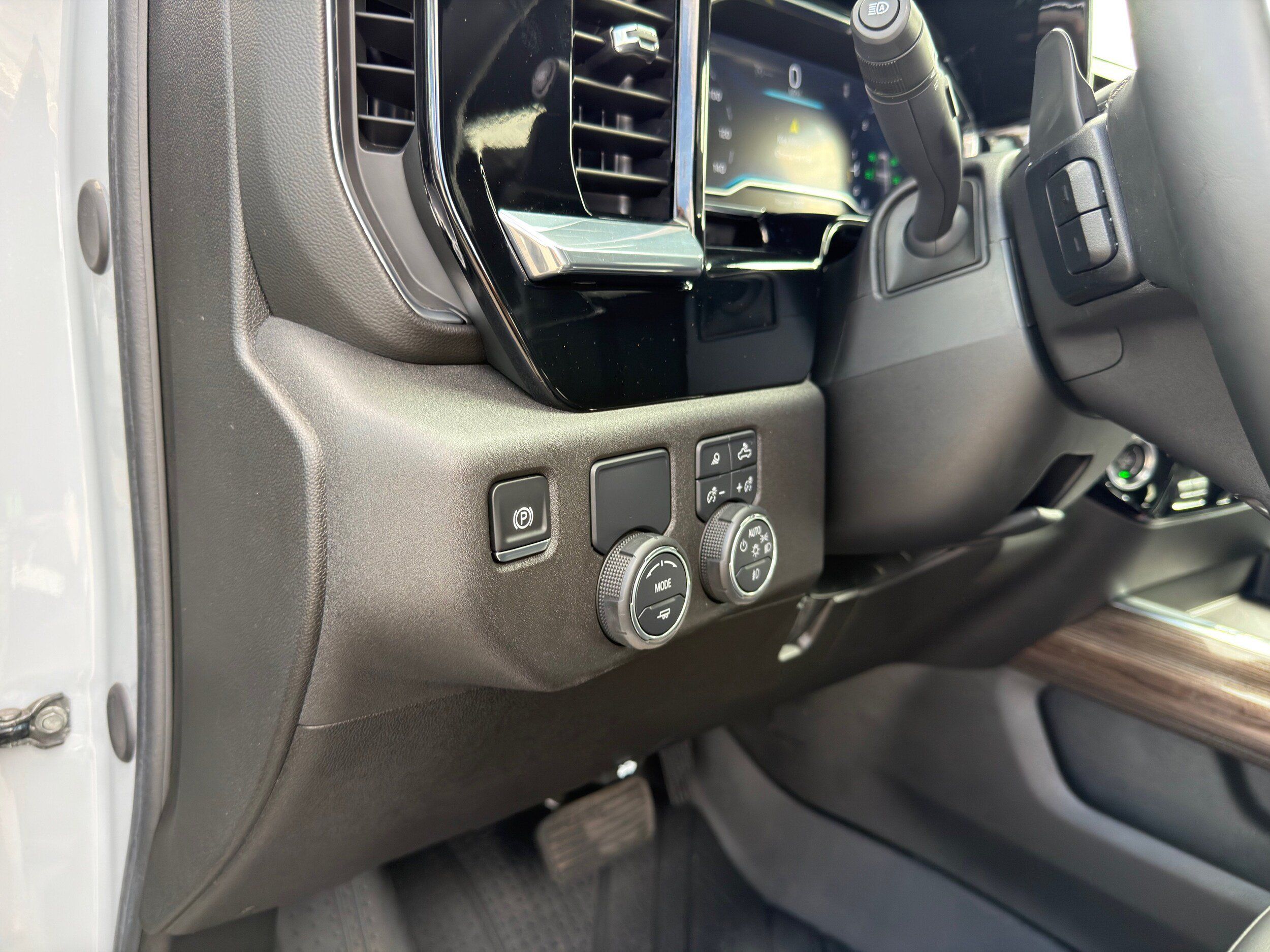 Used 2025 Chevrolet Silverado 1500 RST w/ Convenience Package II RWD image 32