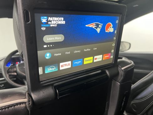 Used 2023 Chrysler Pacifica Limited w/ Uconnect Theater Family Group FWD image 48