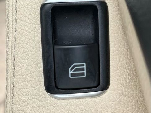 Used 2017 Mercedes-Benz CLA 250 4MATIC image 33