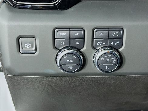 Used 2024 GMC Sierra 2500 AT4 w/ AT4 Premium Plus Package AWD/4WD image 10