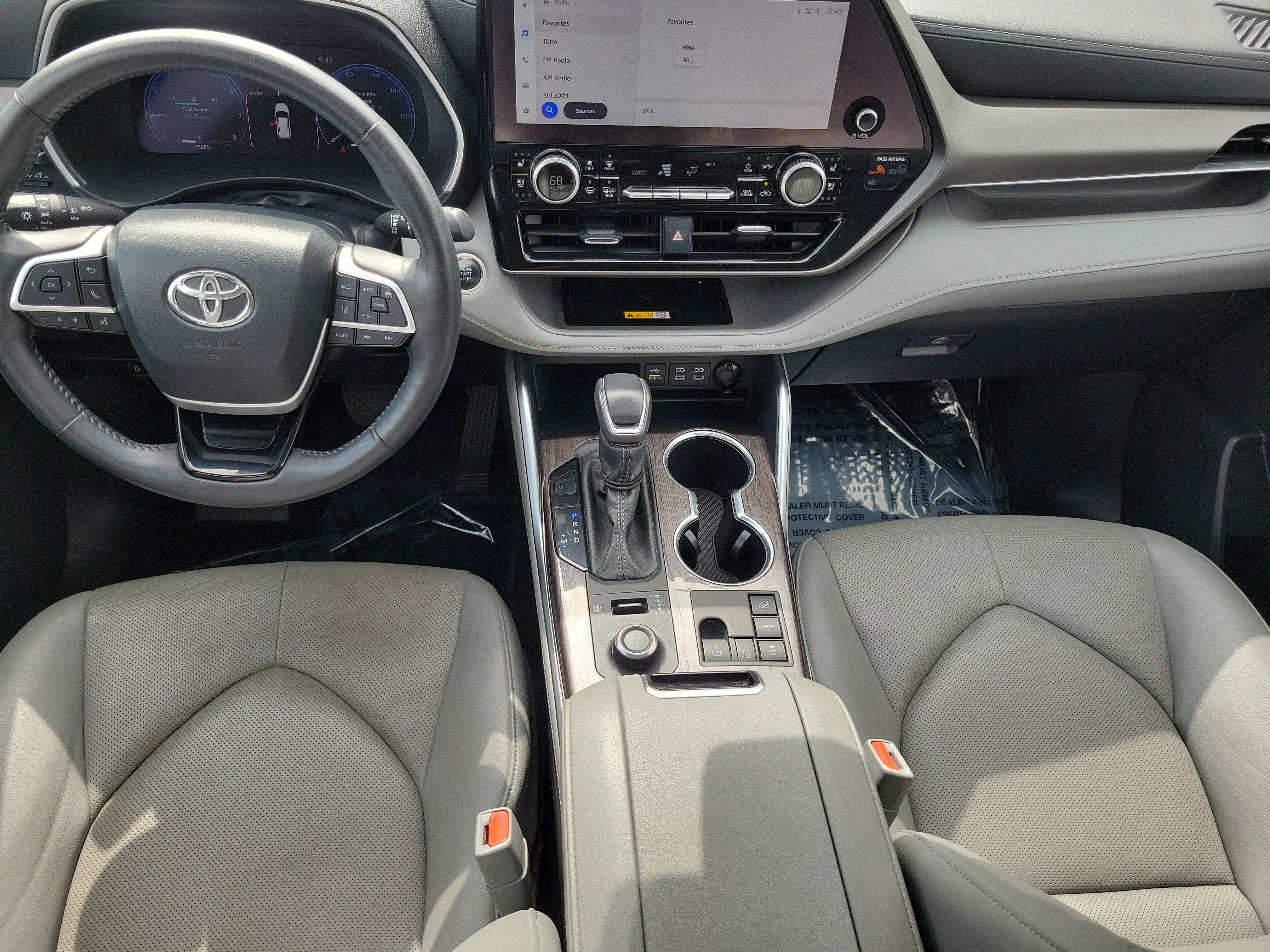 Used 2024 Toyota Highlander Limited AWD/4WD image 16
