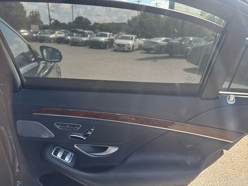 Used 2017 Mercedes-Benz S 550 4MATIC Sedan image 31
