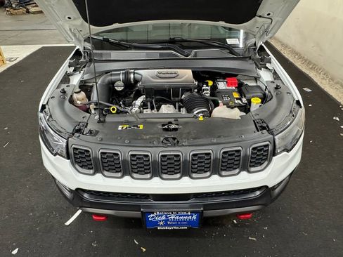 Used 2024 Jeep Compass Trailhawk AWD/4WD image 11