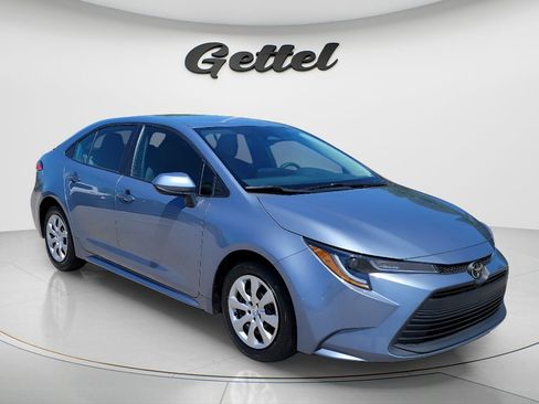 Used 2023 Toyota Corolla LE image 2