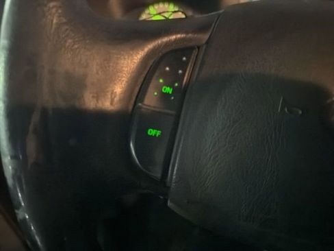 Used 2006 Ford F250 XLT image 8