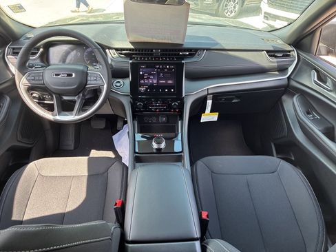 New 2025 Jeep Grand Cherokee Laredo X w/ Luxury Tech Group I image 15