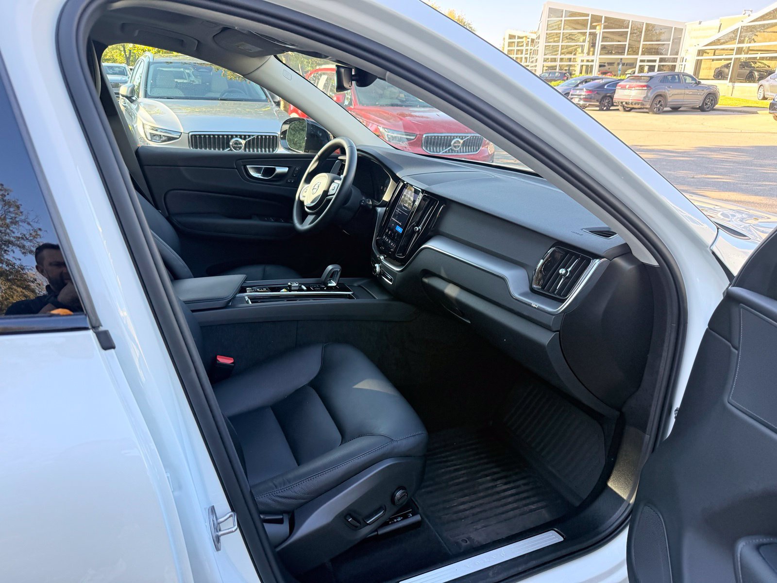 Used 2025 Volvo XC60 B5 Core w/ Protection Package Premier AWD/4WD image 13