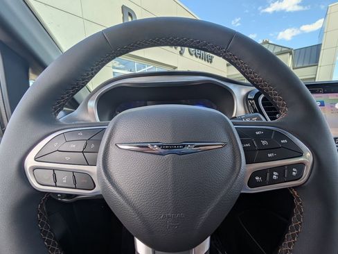 New 2026 Chrysler Pacifica Pinnacle w/ Trailer Tow Group image 21