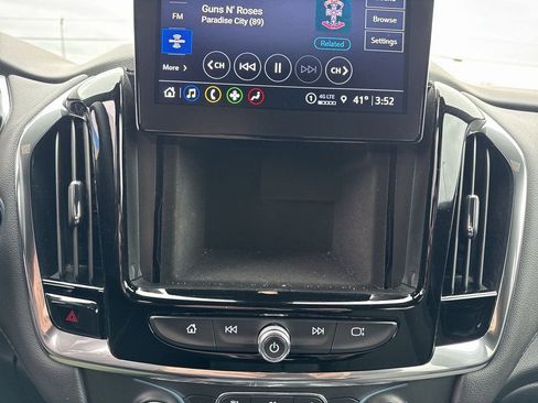 Certified 2023 Chevrolet Traverse LT w/ LPO, Floor Liner Package image 14