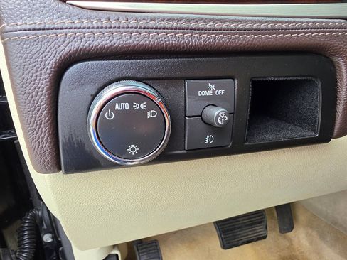 Used 2010 Cadillac Escalade ESV Platinum RWD image 59