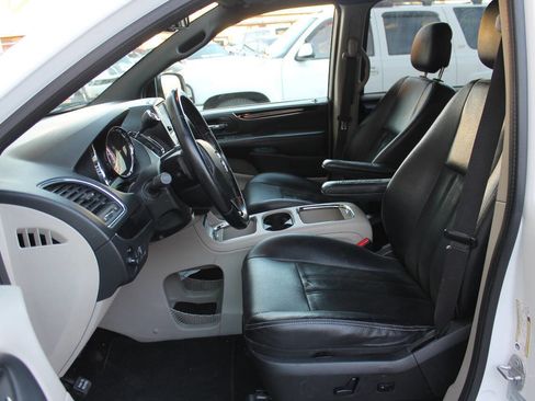 Used 2017 Dodge Grand Caravan SXT FWD image 22
