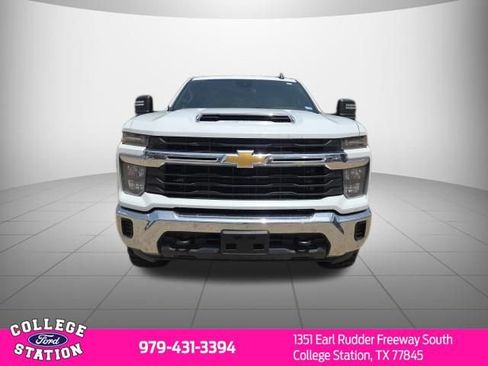 Used 2024 Chevrolet Silverado 2500 LT AWD/4WD image 2