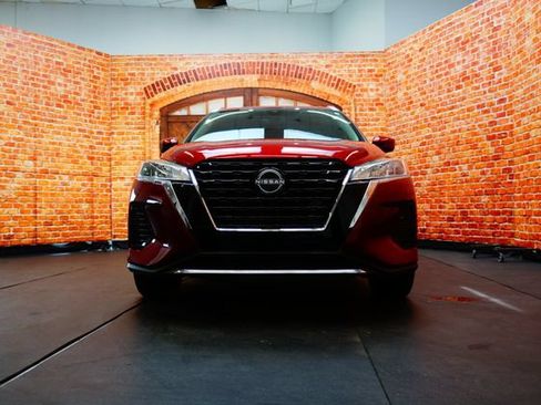 Certified 2022 Nissan Kicks SV w/ Interior Electronics Package FWD image 2