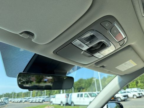 Used 2025 Kia Telluride SX w/ SX Captain's Chair Package FWD image 20