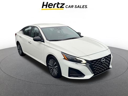 Used 2025 Nissan Altima 2.5 SV image 1