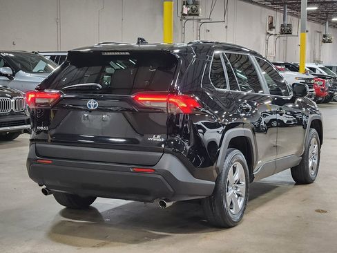 Used 2022 Toyota RAV4 LE image 8