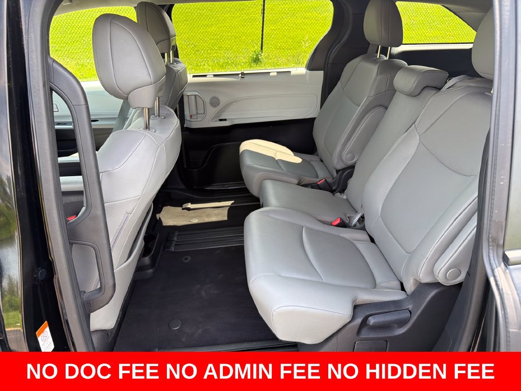 Used 2025 Toyota Sienna XLE FWD image 26