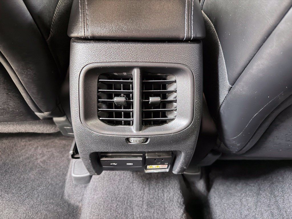 Used 2019 Jeep Cherokee Latitude Plus w/ Comfort/Convenience Group FWD image 20
